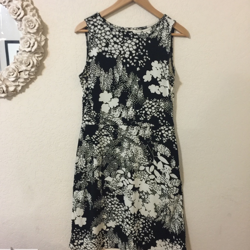 Merona✌🏼Black white light weight shift dress.